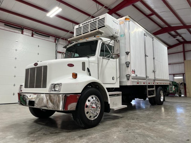 Camión con caja refrigerada